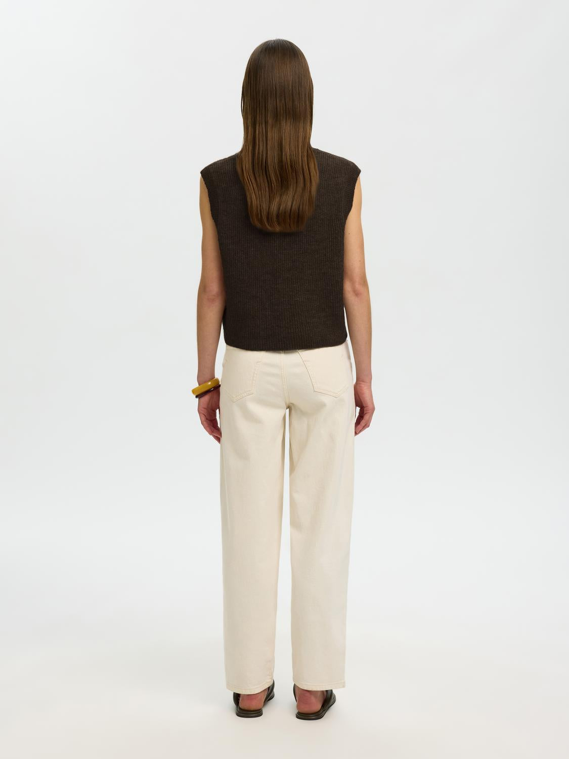 model_shot-back